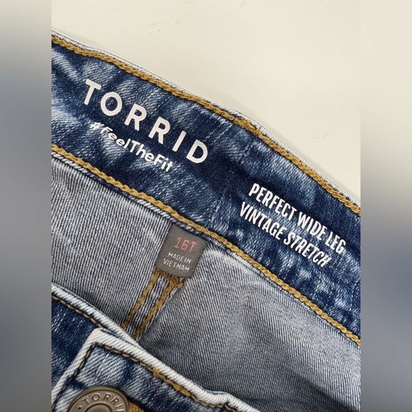 Torrid Women's Perfect Wide Leg Vintage Strech Distressed Jeans - Picture 9 of 12